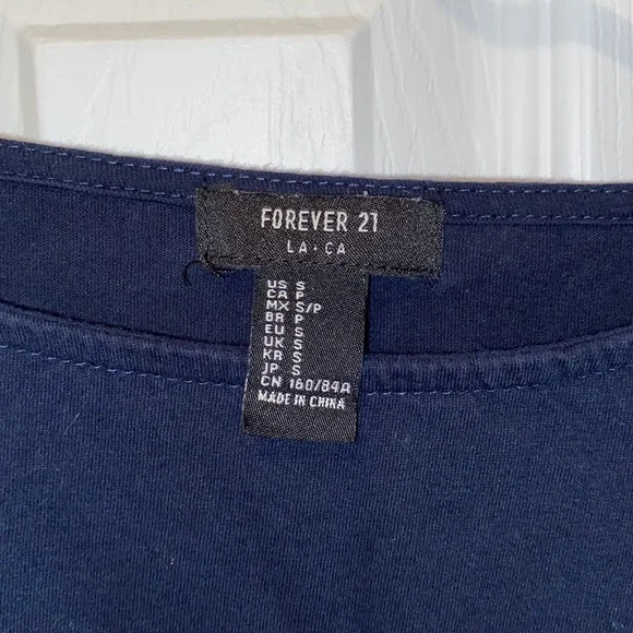 Dark blue quarter sleeve cropped shirt from forever 21 size small - Picture 2 of 2